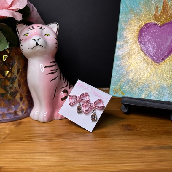 Betsey Johnson Pink Rhinestone Bow Earrings ✨🎀✨ - Picture 4 of 6